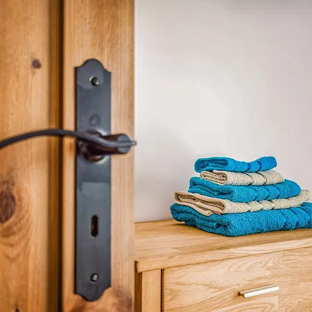 1 Bedroom Stunning In Apartment